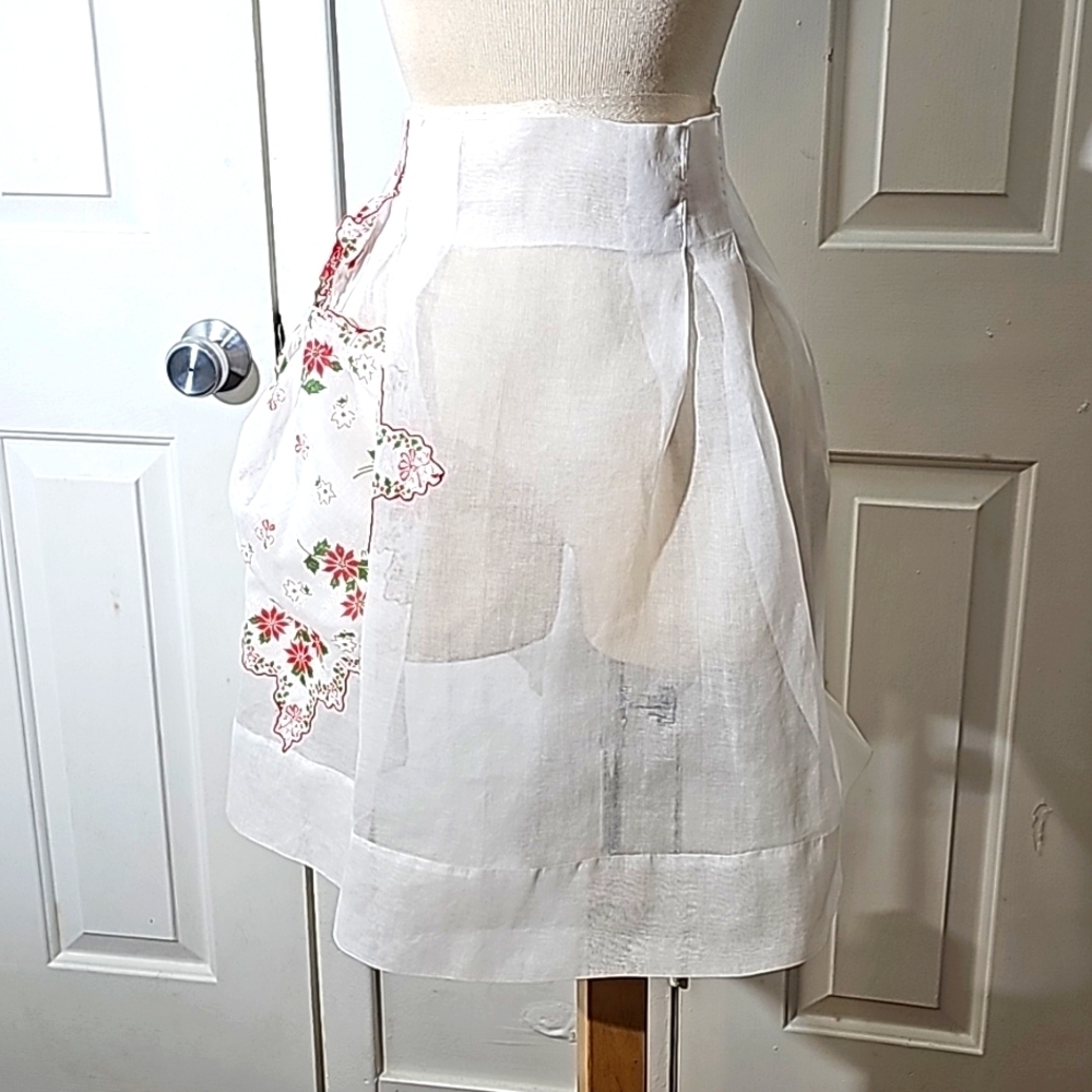 Hand-made Christmas sheer‎ white apron /W poinsettia pocket Very good condition